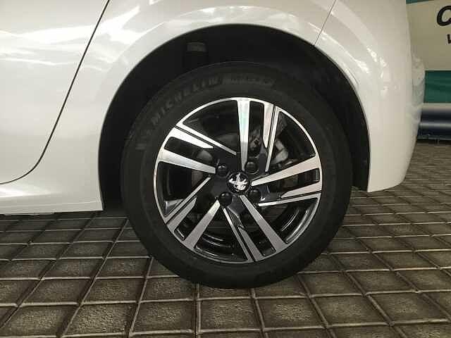 Peugeot 208 Allure Pack 1.2 100 cv - Usata