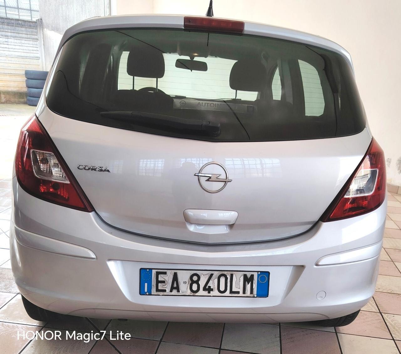Opel Corsa 1.2 3 porte Club