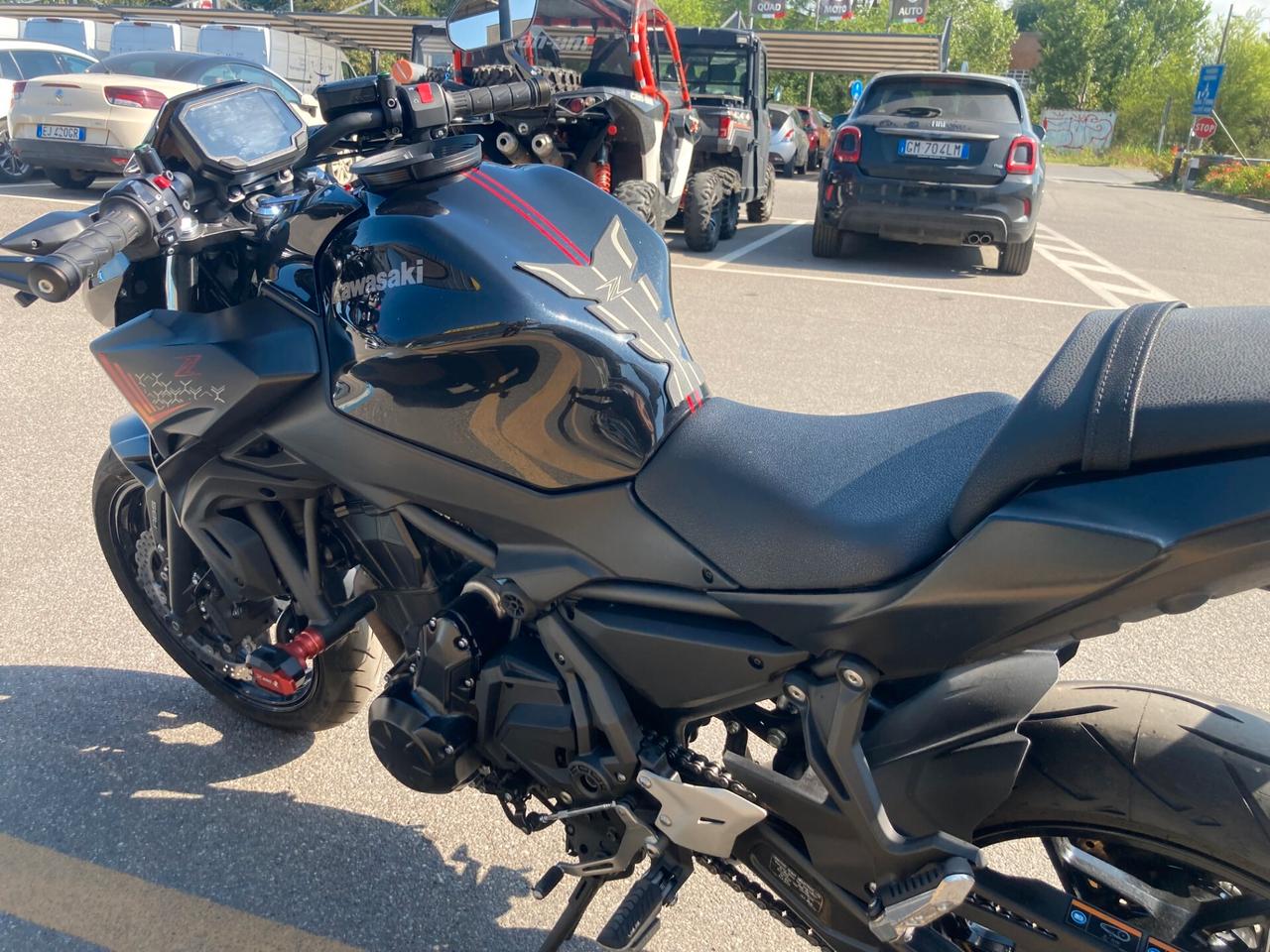 Kawasaki Z 650 sport + scarico completo e accessori