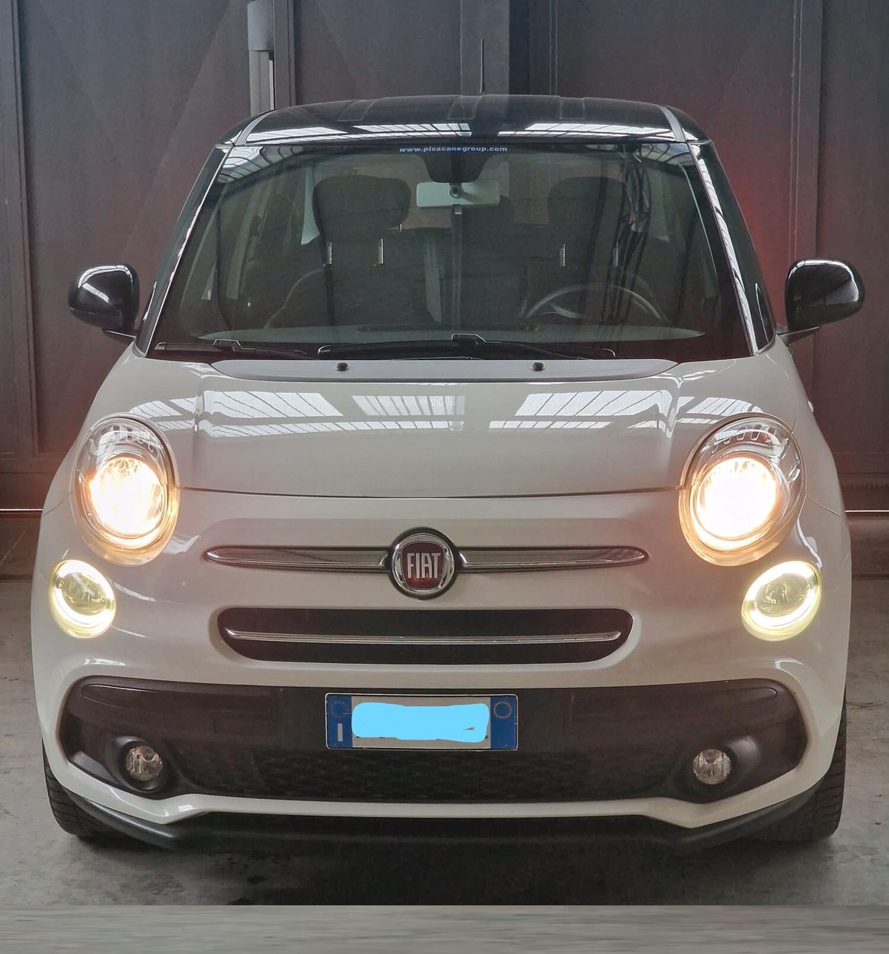 Fiat 500L 1.4 120° S.&.S Anniversario Bicolore Nero Cinema/Bianco € 14.999, 00 Benzina Potenza (CV) 95 Potenza