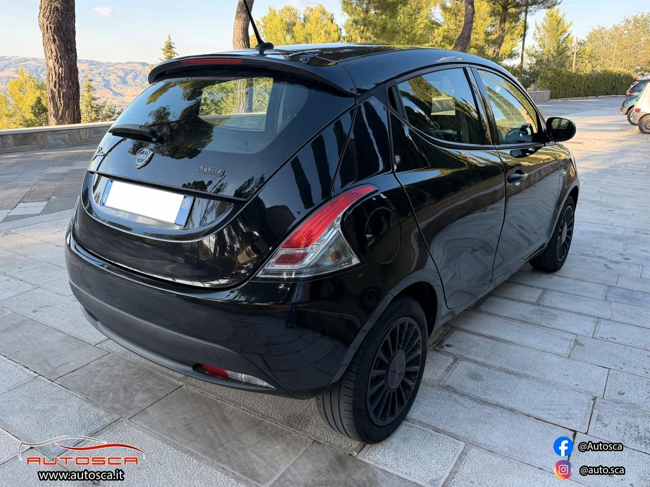 Lancia Ypsilon 1.0 FireFly Hybrid Ecochic Silver