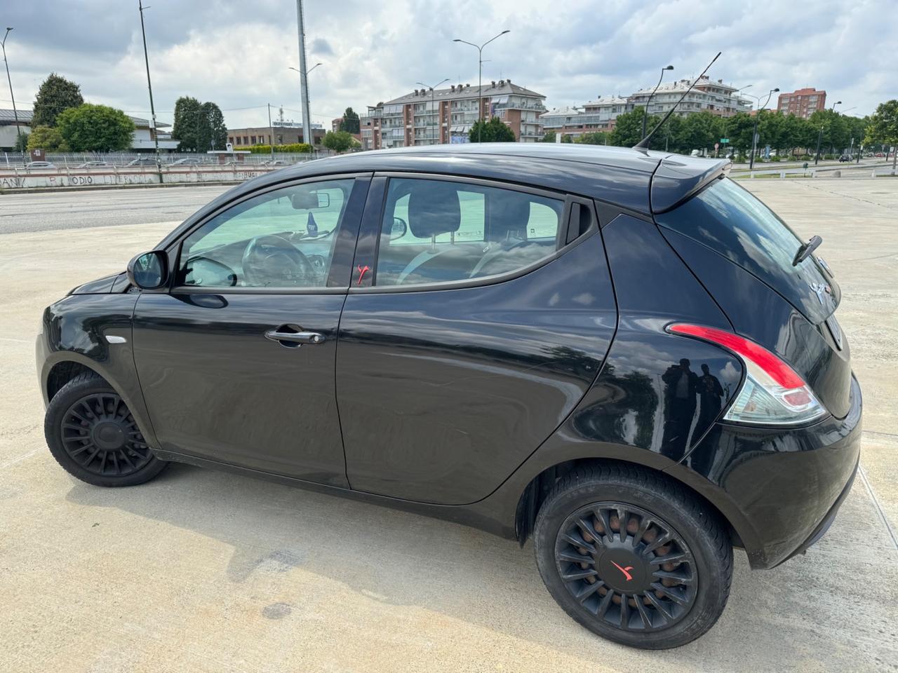 Lancia Ypsilon 1.2 69 CV 5 porte GPL Ecochic Silver