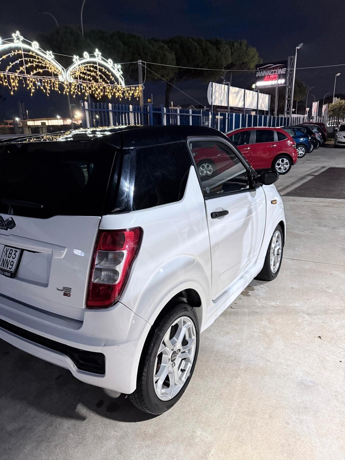 Ligier JS JS50 Progress Young B&W