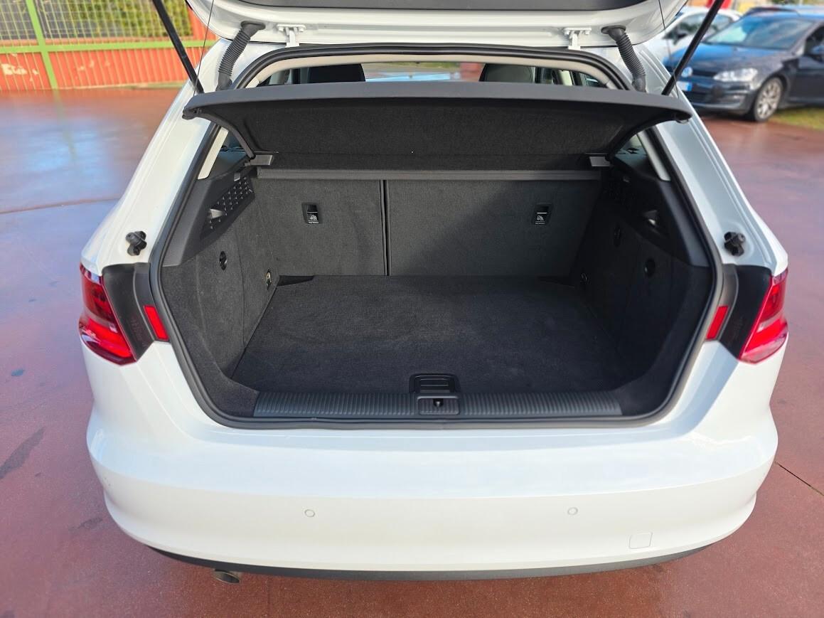 Audi A3 SPB 1.6 TDI 105 CV CR Attraction