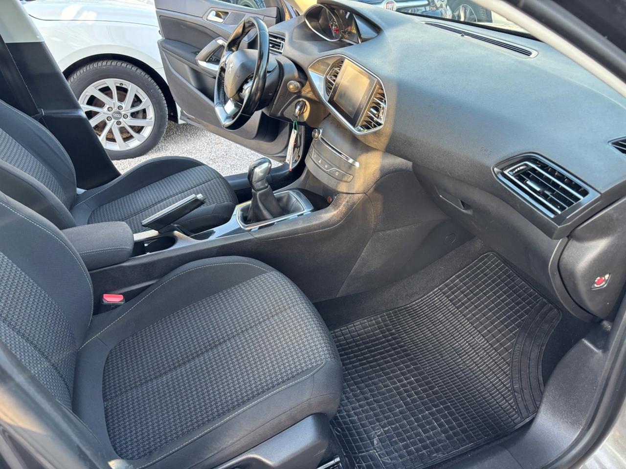 PEUGEOT 308 1.6HDI 100CV LED NAVIGATORE SENS PARK
