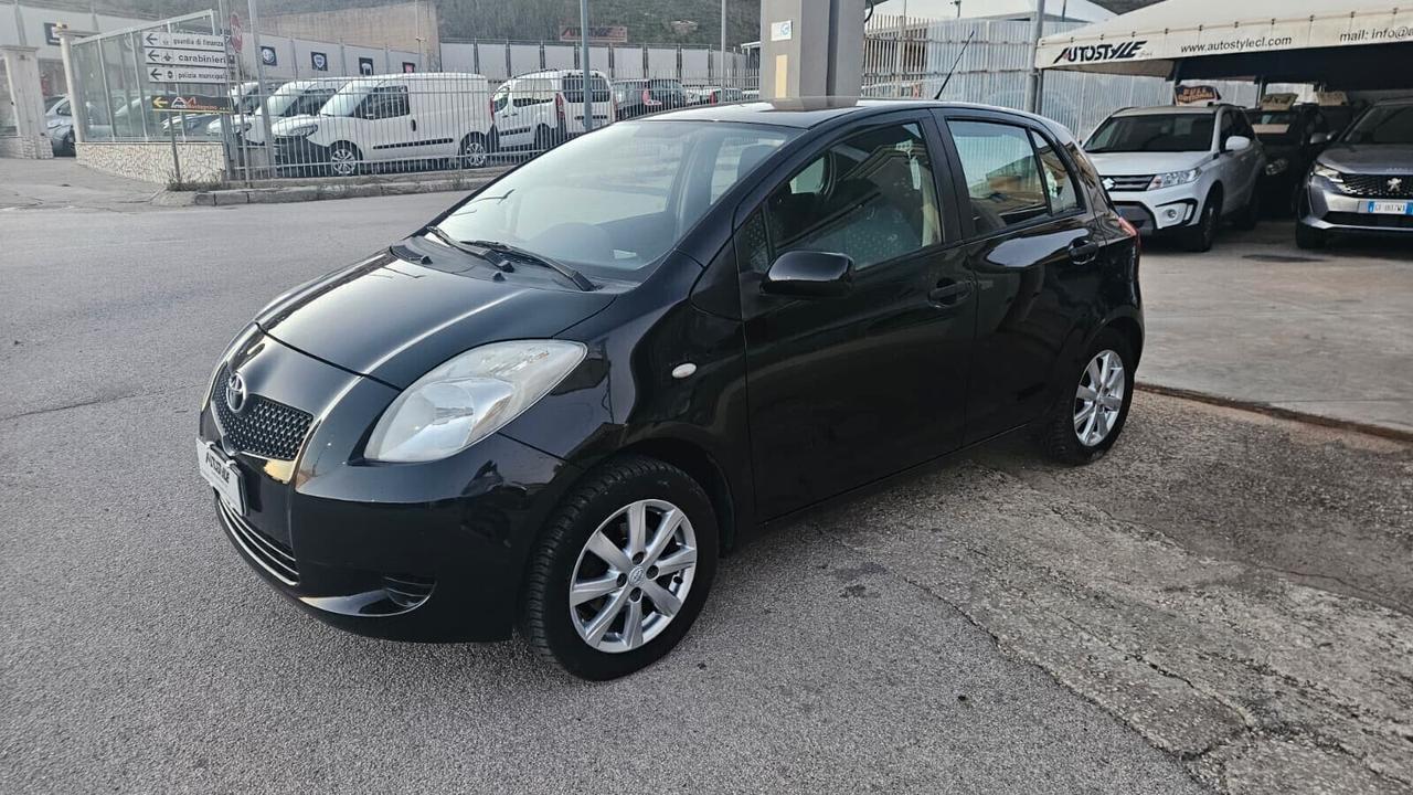 Toyota Yaris 1.0 benzina 5 porte