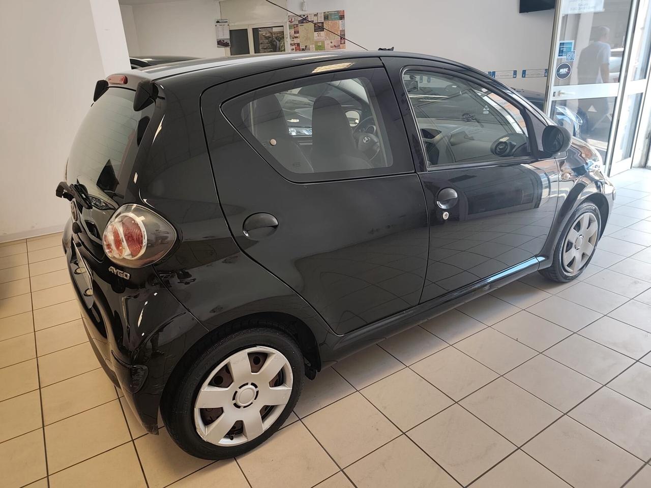 Toyota Aygo 1.0 12V VVT-i 5 porte Now Connect