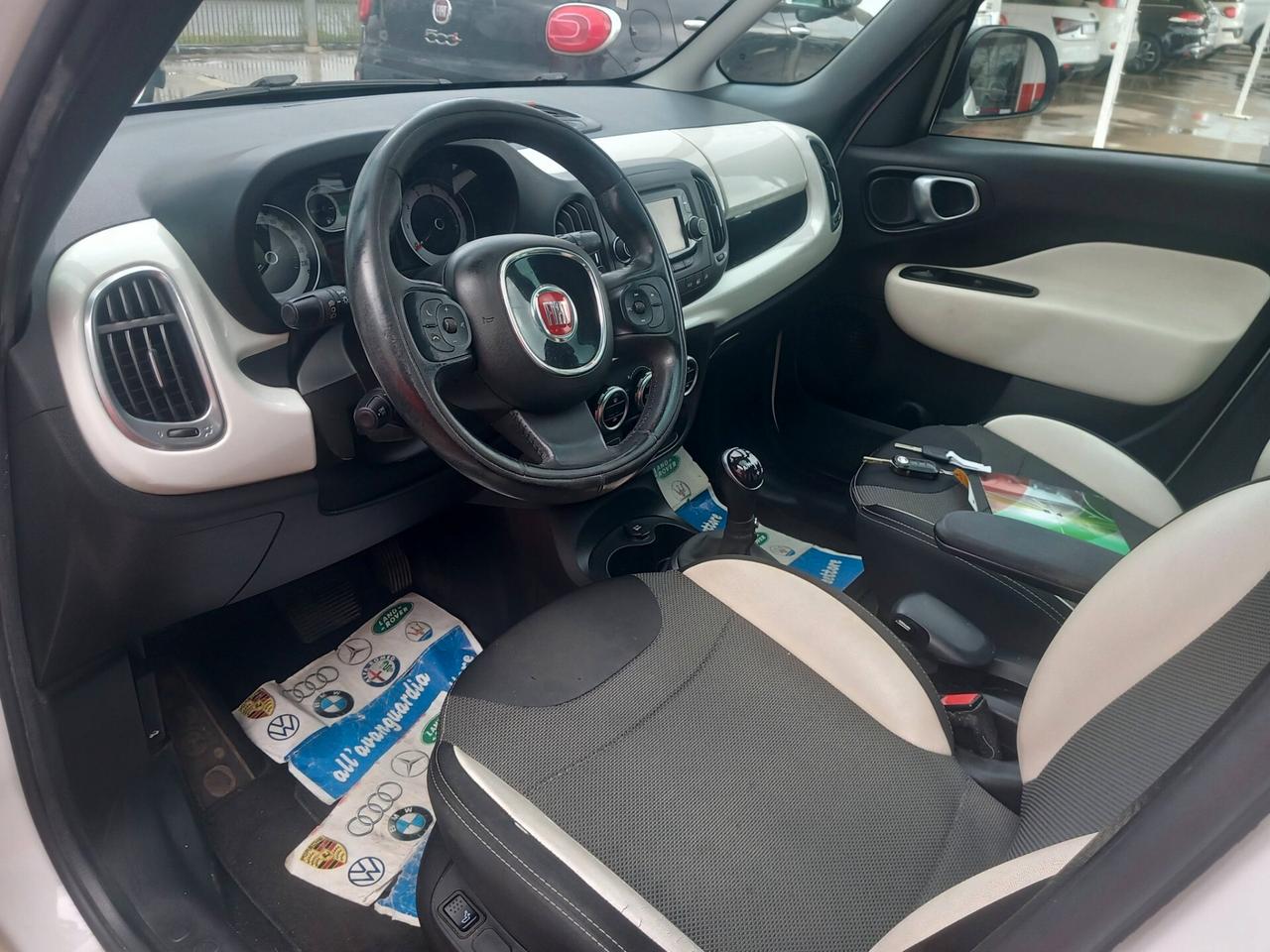 Fiat 500L 1.3 Multijet 95 CV Trekking TETTO NAVI RETROCAMERA SENSORI R 17 AUTOMATICA F 1 AL VOLANTE