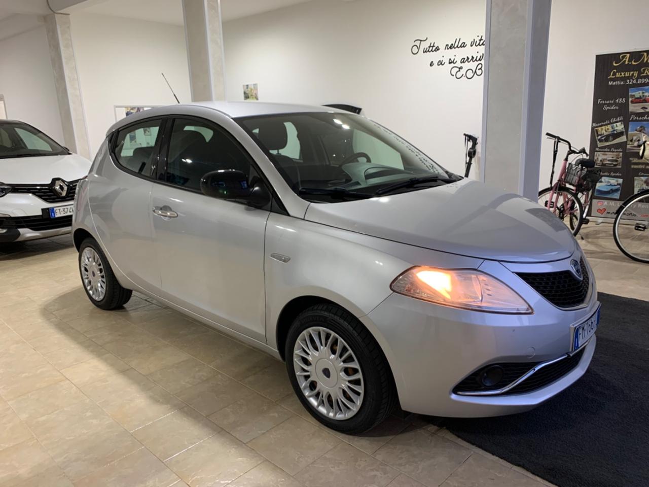 Lancia Ypsilon 1.2 69 CV 5 porte Platinum