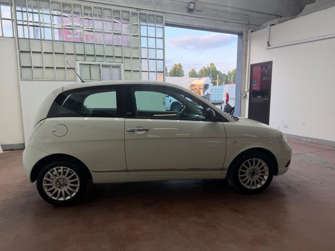 Lancia Ypsilon 1.2 69 CV Unyca