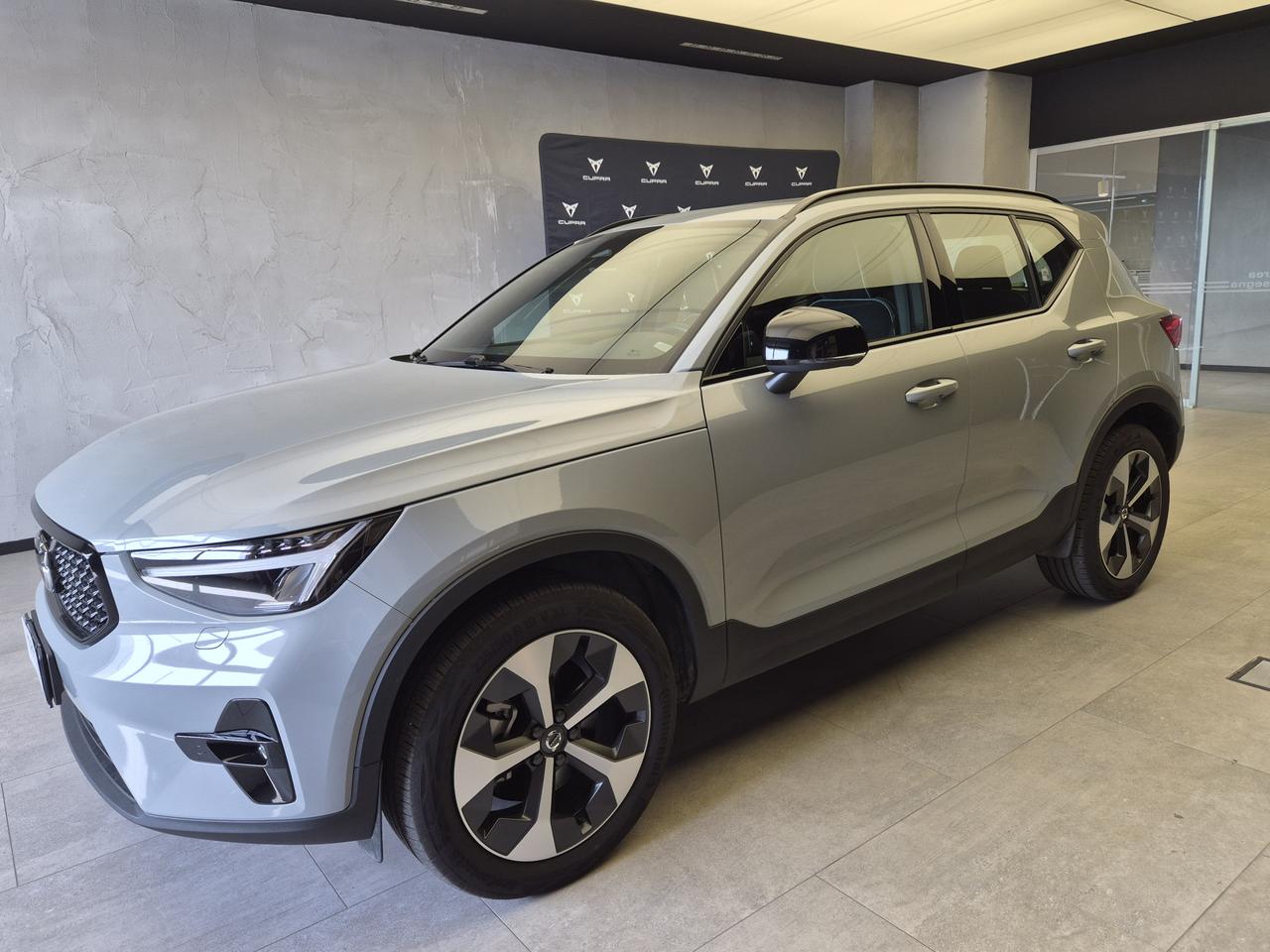 VOLVO XC40 - XC40 2.0 b3 Ultimate Dark auto