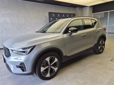 VOLVO XC40 - XC40 2.0 b3 Ultimate Dark auto