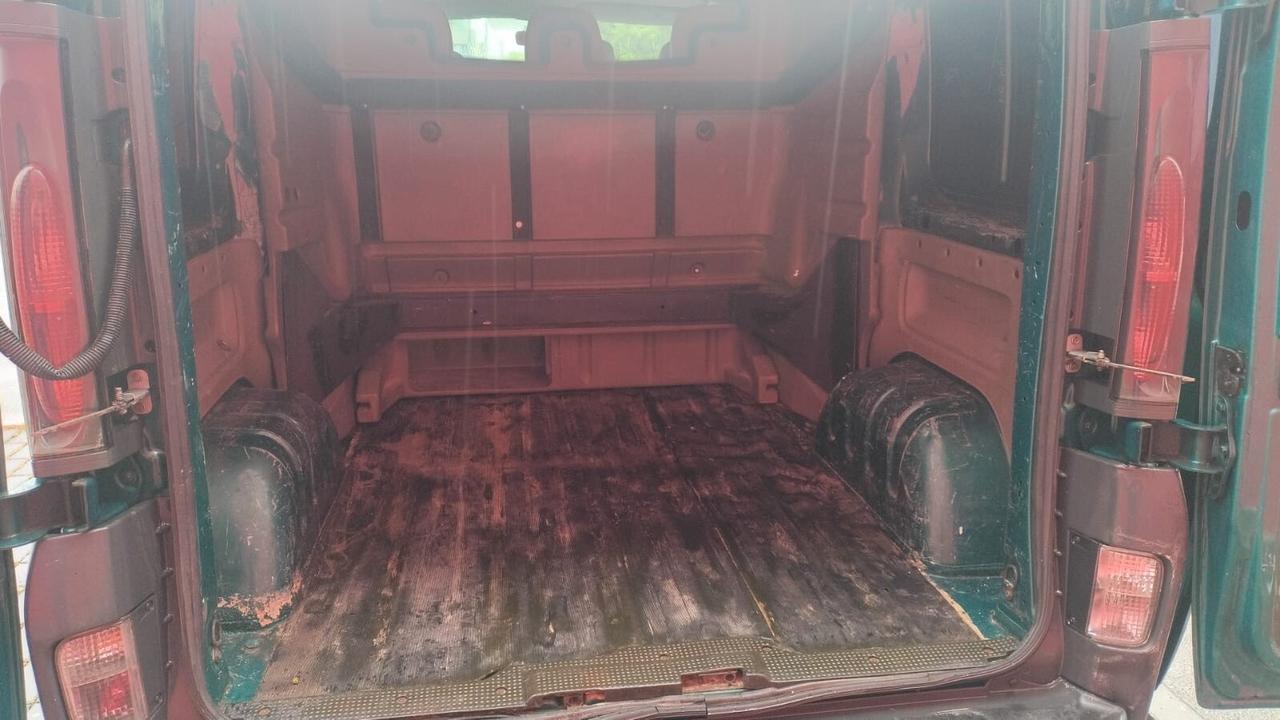 Renault Trafic 6 posti autocarro