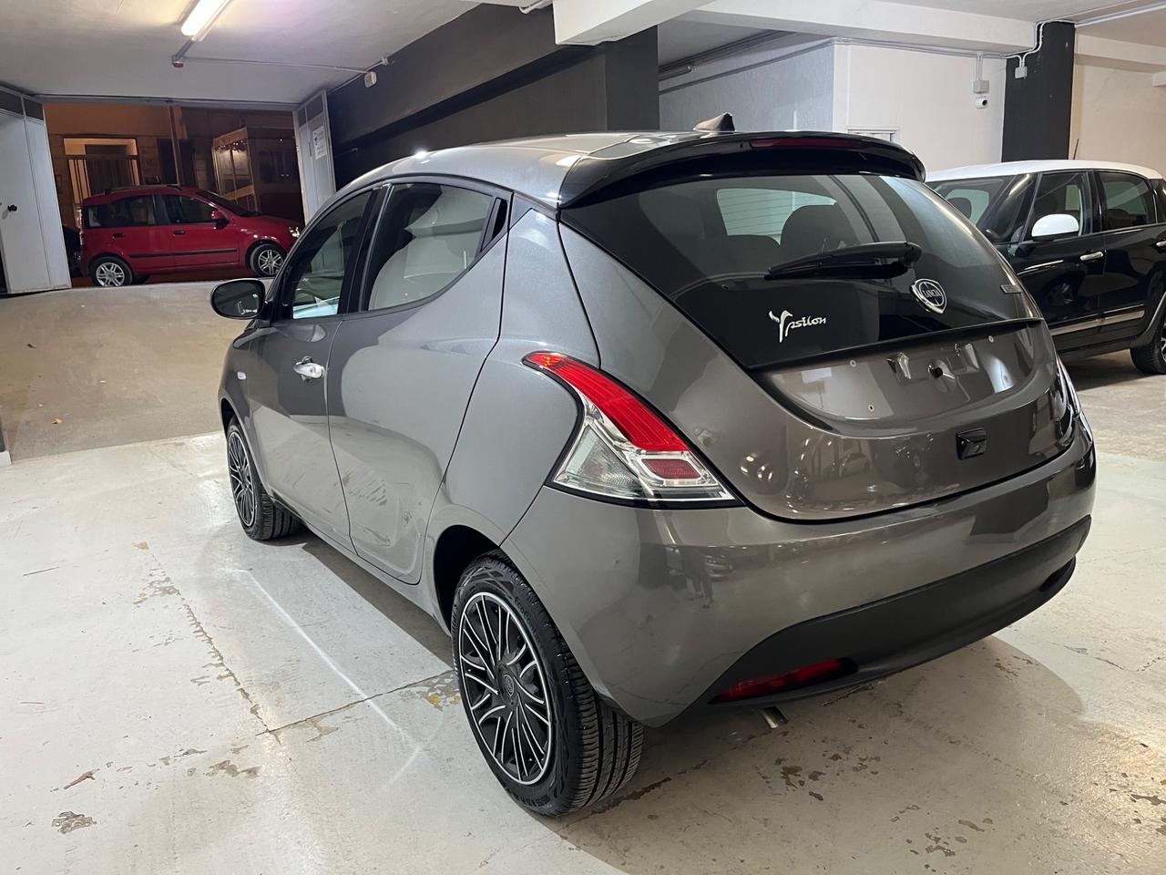 Lancia Ypsilon 1.0 FireFly 5 porte S&S Hybryd Gold