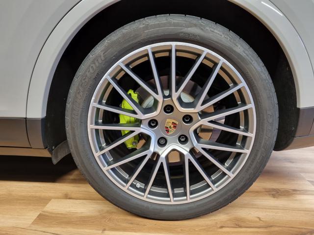 PORSCHE Cayenne 3.0 V6 E-Hybrid Platinum Edition