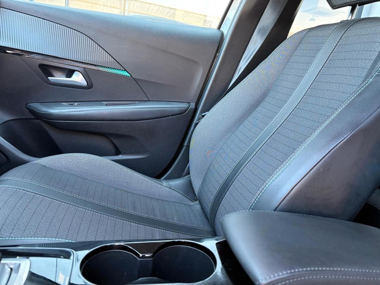 Peugeot 208 ALLURE PACK motore elettrico 136 cv SPOTICAR