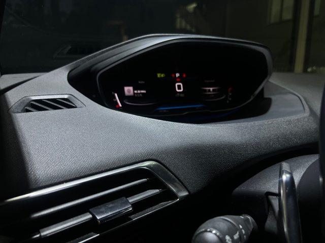 PEUGEOT 5008 BlueHDi 130 S&S EAT8 Allure Pack da?259,00 mensili