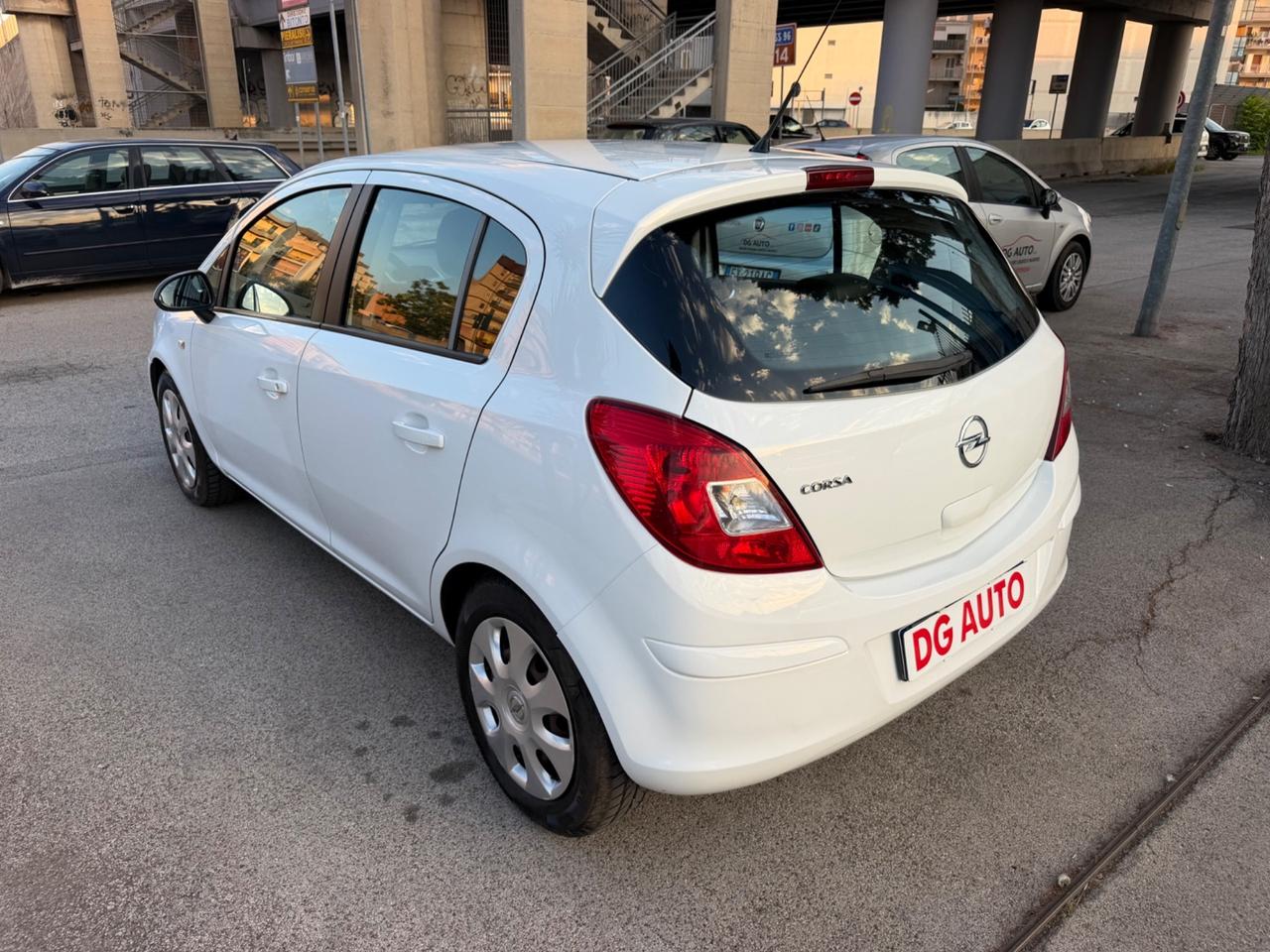 Opel Corsa 1.2 benzina 85 cv 2012