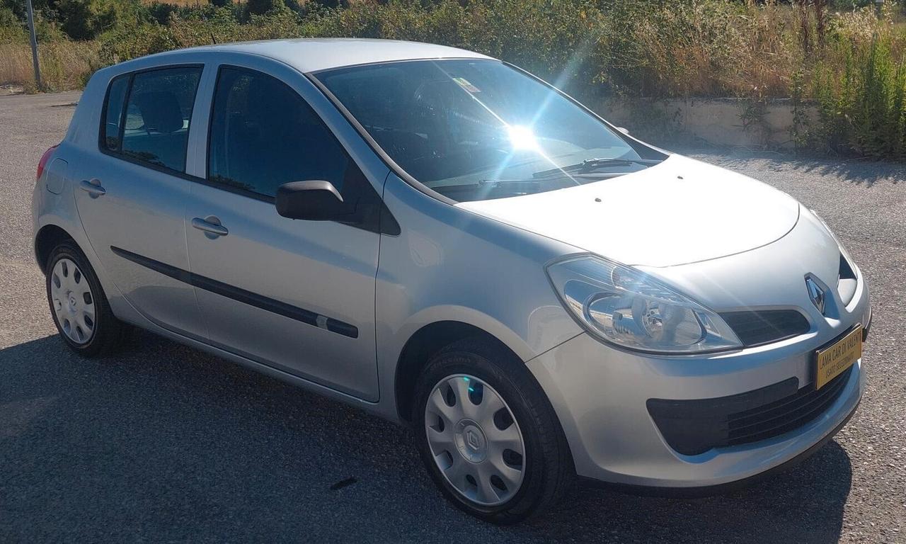 RENAULT CLIO 1.2 -PARI AL NUOVO-NEOPATENTATI