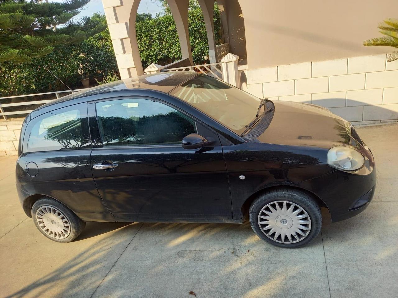 Lancia Ypsilon 1.3 MJT 75 CV Platino