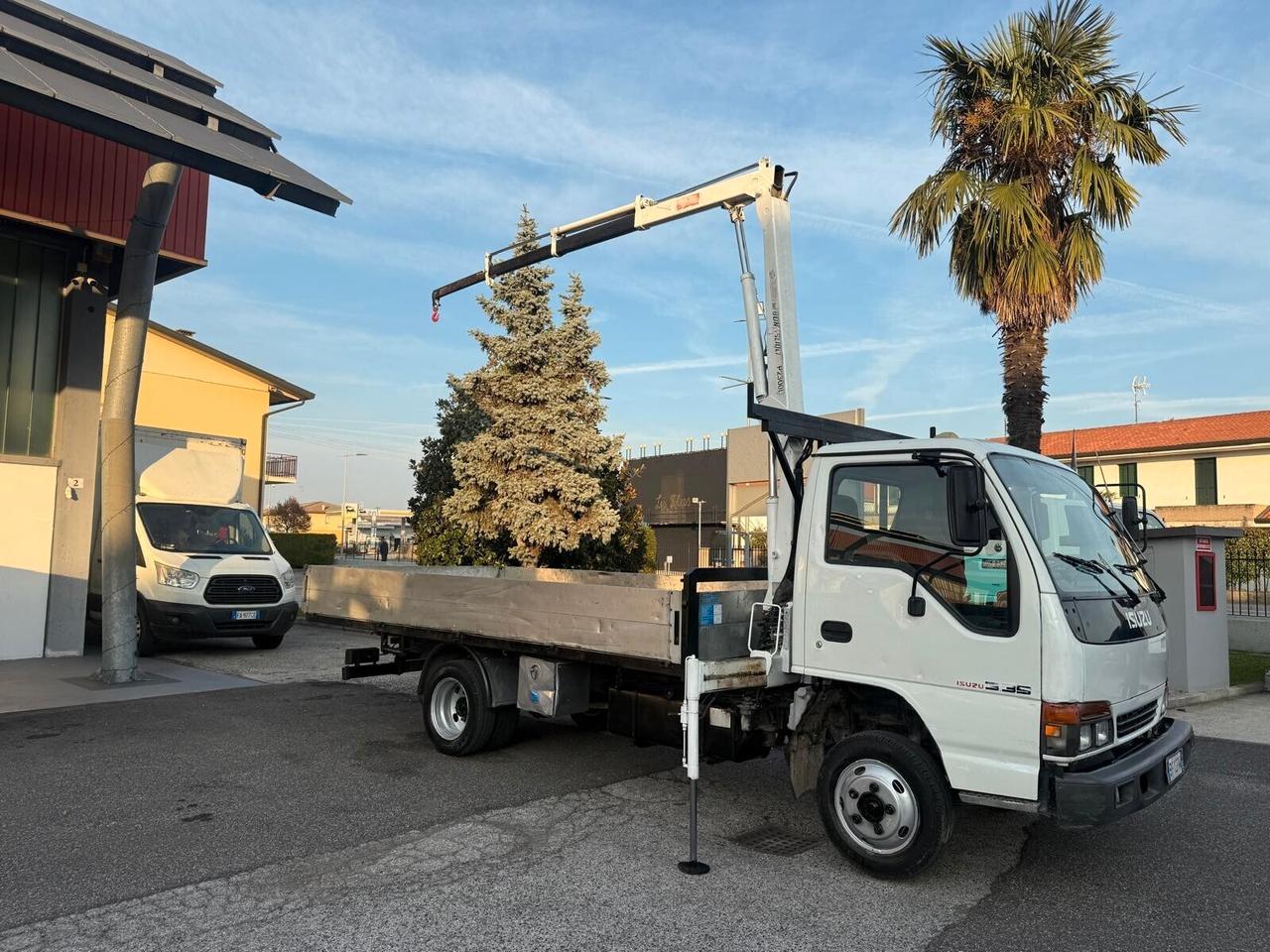 ISUZU NPR69L CON GRU BONFIGLIOLI
