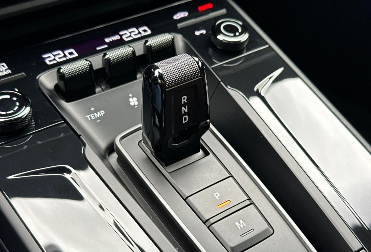 PORSCHE 992 Carrera 4 GTS 992.2 *Alcantara-LED Matrix-Finanz*