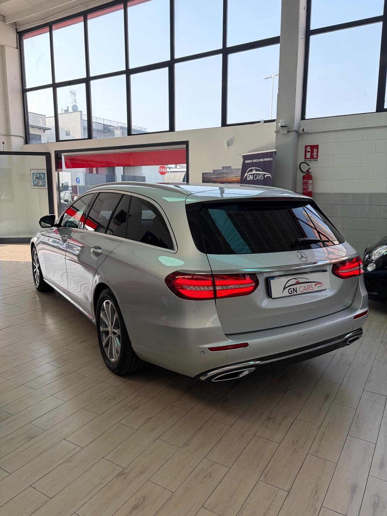 Mercedes-benz E 220 4 Matic Premium Plus