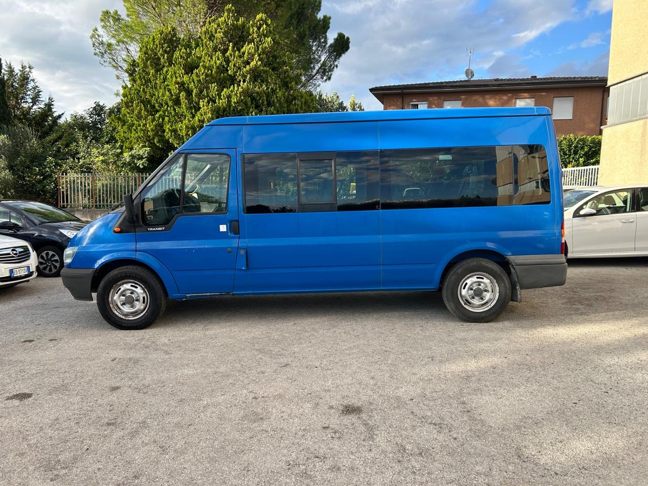 Ford Transit 330 2.4 TD Pulman 14 Posti
