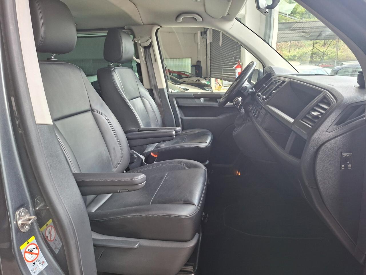 Volkswagen T6 Caravelle 2.0 TDI / 8 POSTI / AUTOMATICO / PELLE / EURO 6B