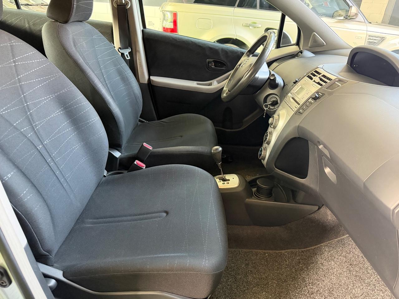 Toyota Yaris 1.3 CAMBIO AUTOMATICO -SOLO 93.500KM-