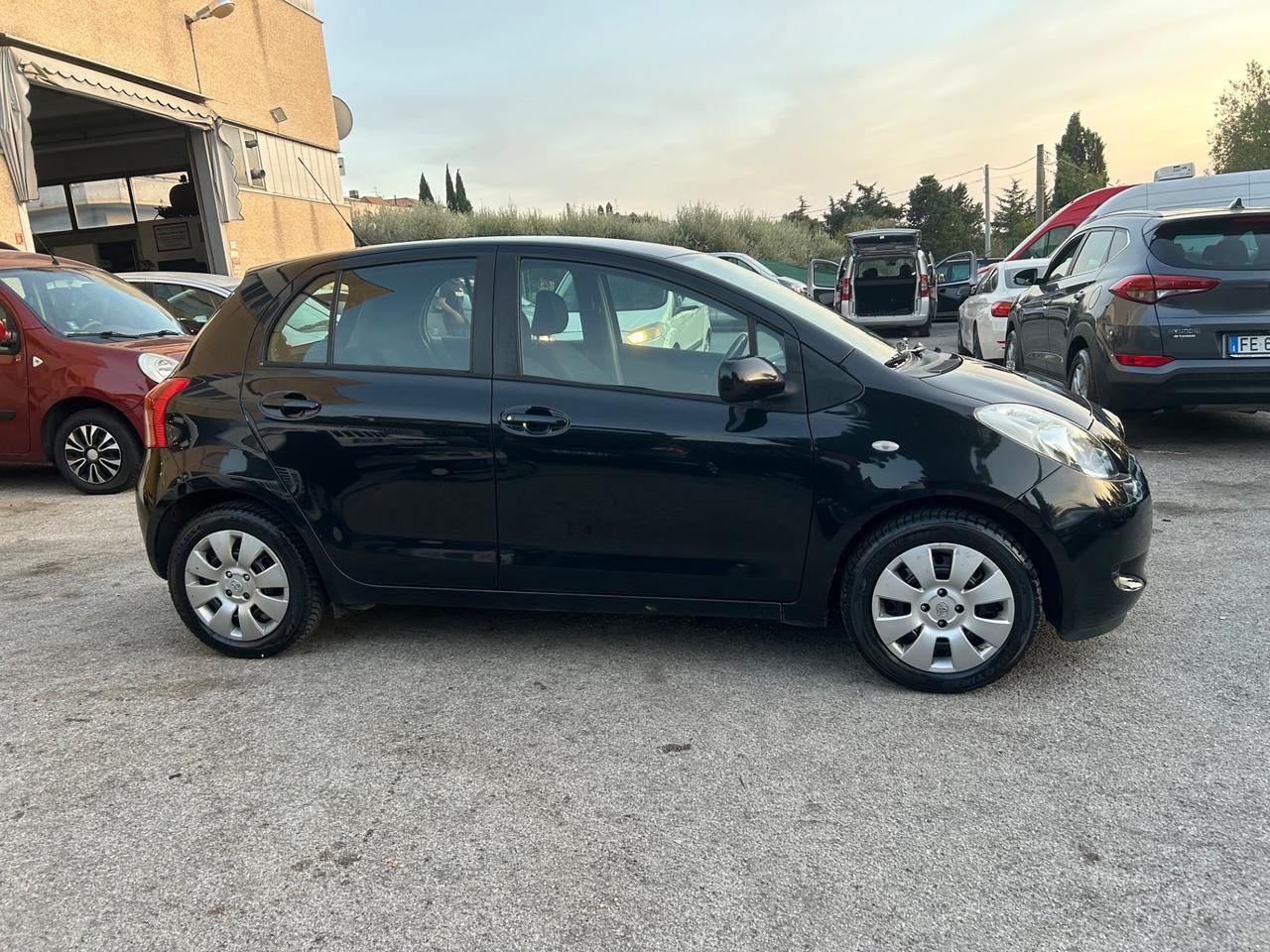 Toyota Yaris 1.0 5 porte Sol
