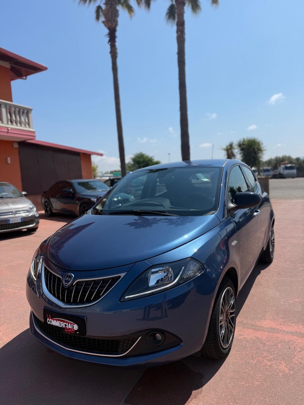 Lancia Ypsilon 1.0 Hybrid 69cv