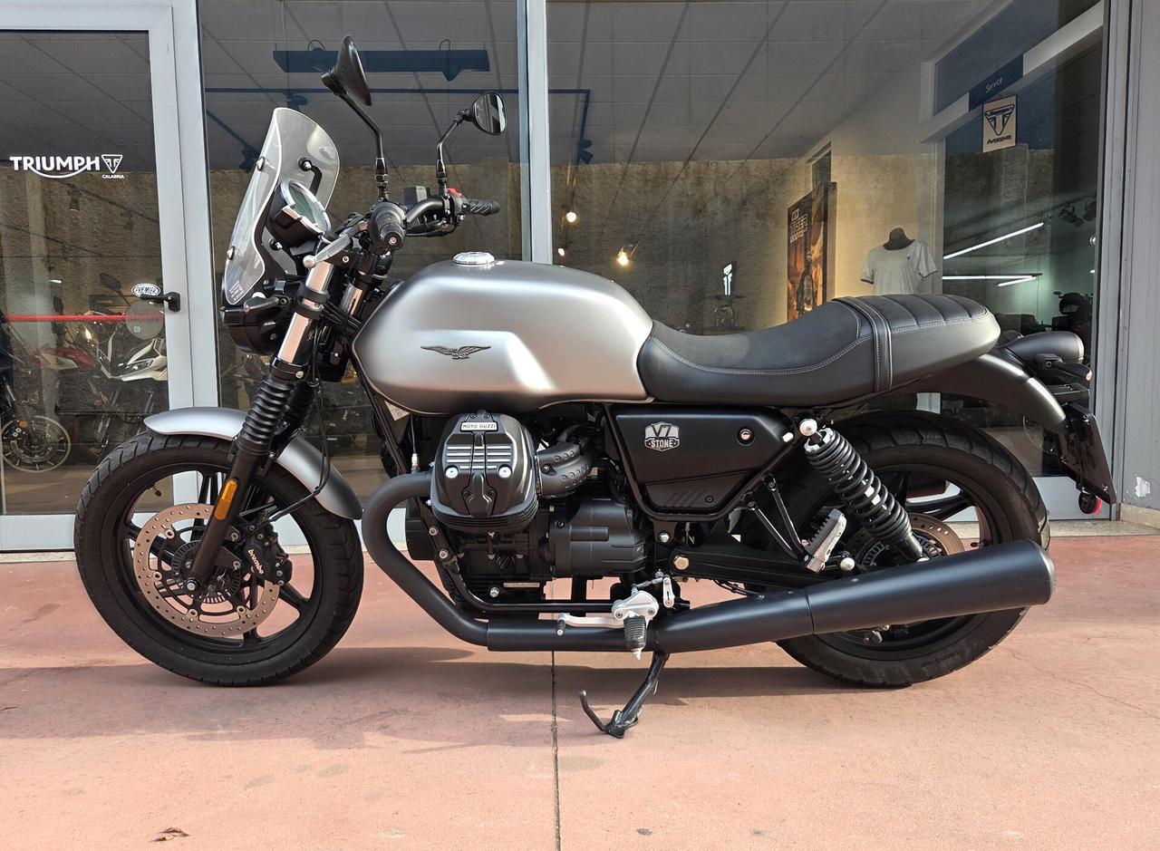 Moto Guzzi V7 Stone