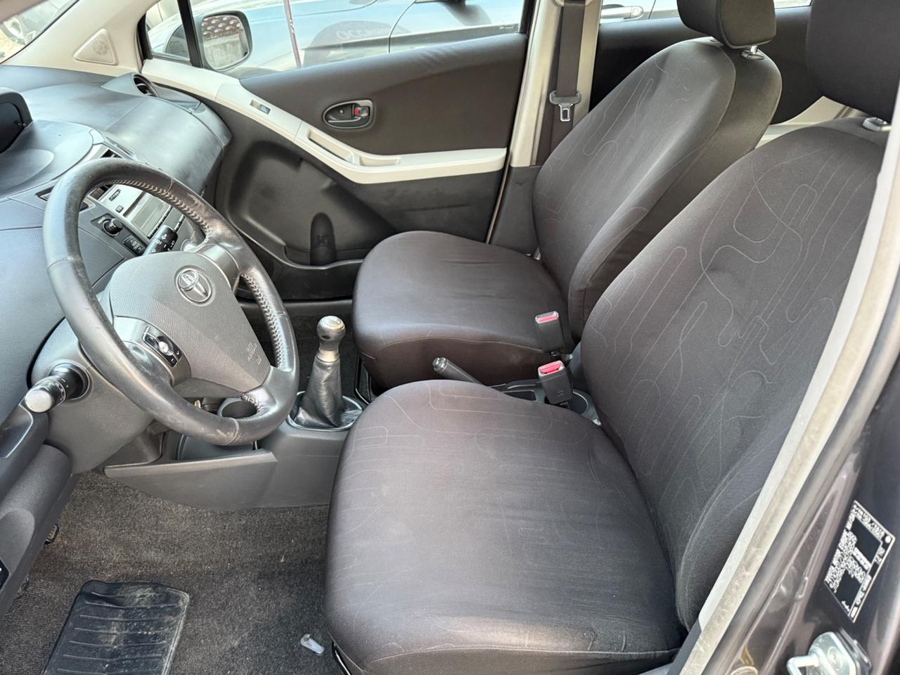Toyota Yaris 1.0 5 Luxury Pack