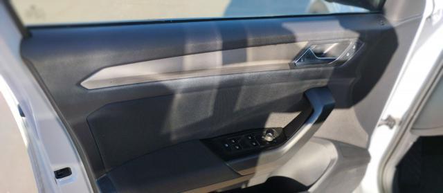 VOLKSWAGEN T-Roc 1.0 TSI Business BlueMotion Technology