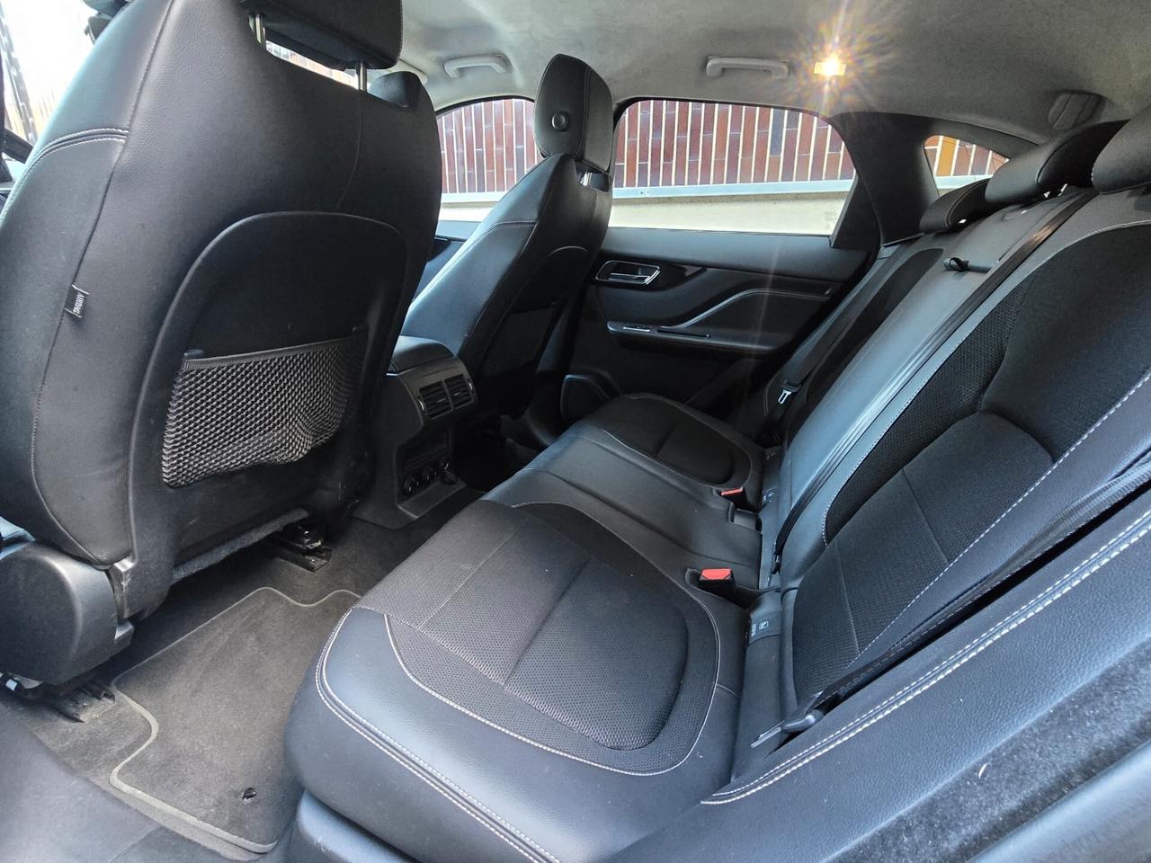Jaguar F-Pace 3.0 D V6 300 CV AWD aut. R-Sport