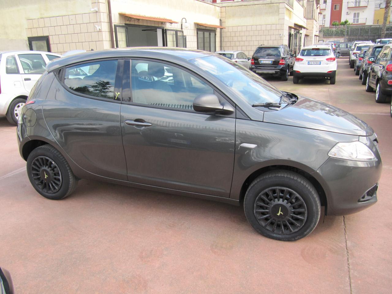 Lancia Ypsilon 0.9 TwinAir 85 CV 5 porte Metano Ecochic Gold