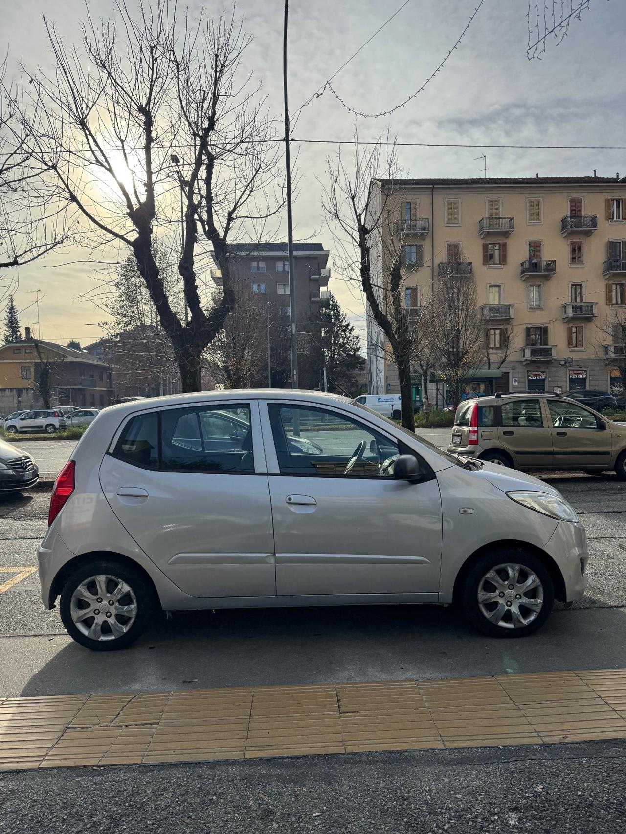 Hyundai i10 69 cv benz 1.1 Like
