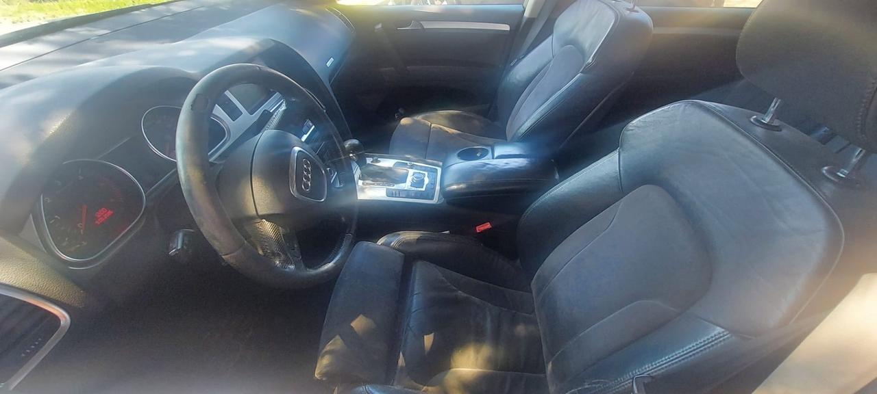 Audi Q7 4.2 V8 TDI quattro tiptronic
