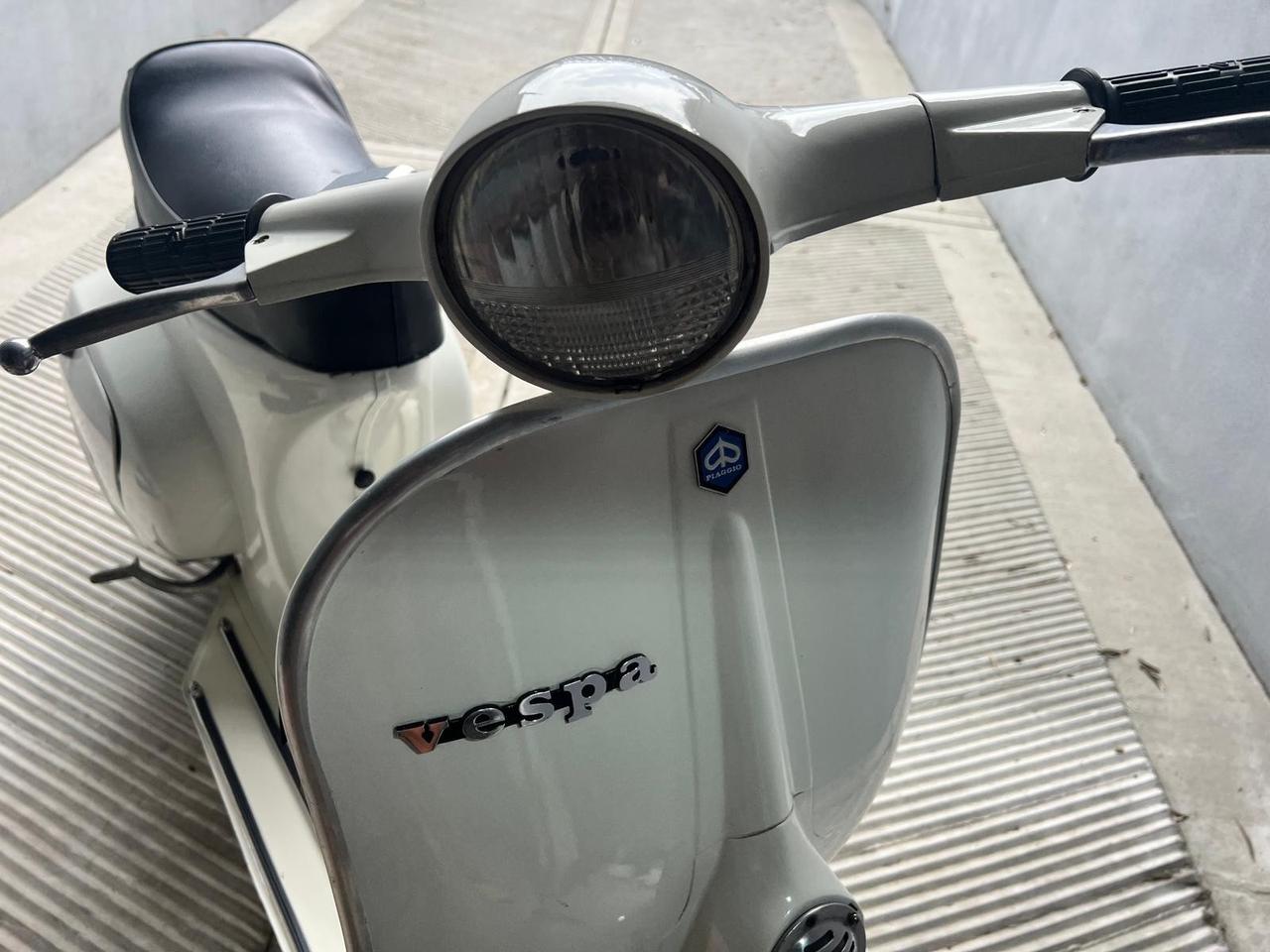 Piaggio Vespa 50 Special faro tondo