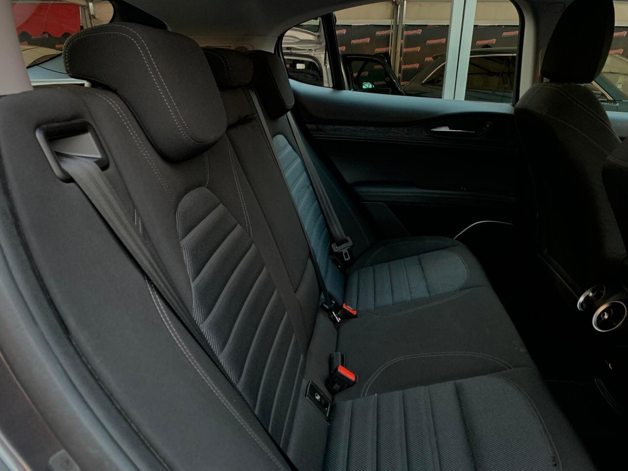 Alfa Romeo Stelvio 2.2 Turbodiesel 160 CV AT8 RWD Business