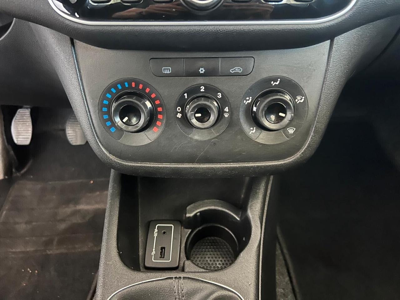 Fiat Punto 1.2 Lounge 2017 69Cv