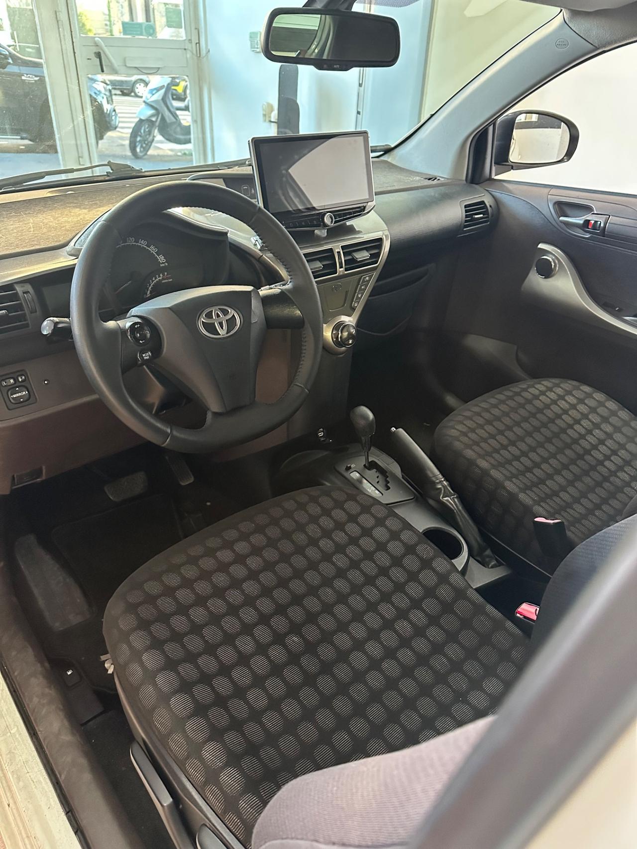 Toyota iQ 1.0 High