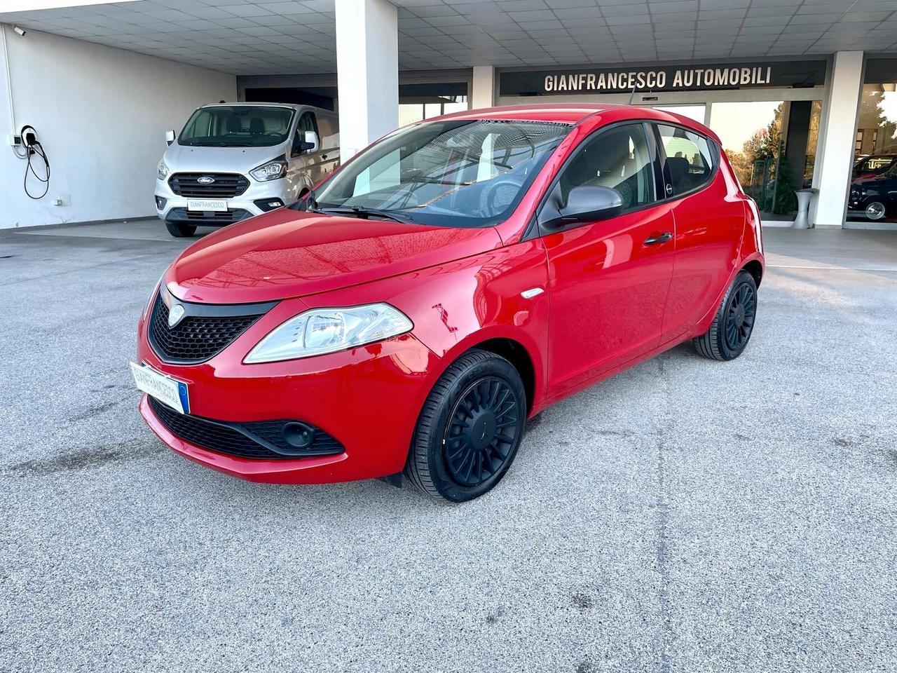 Lancia Ypsilon 1.0 FireFly Hybrid Ecochic Silver