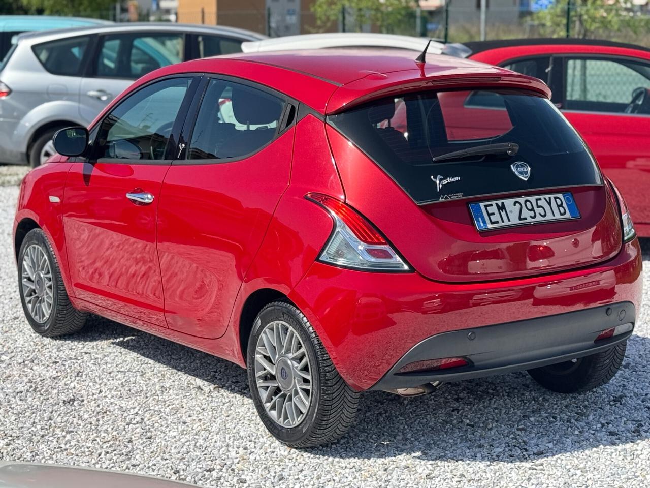 Lancia Ypsilon 1.2 69 CV Ok-Neopatentati
