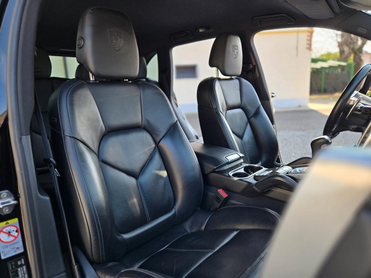 Porsche cayenne 3.0 V6 TDI platinum edition