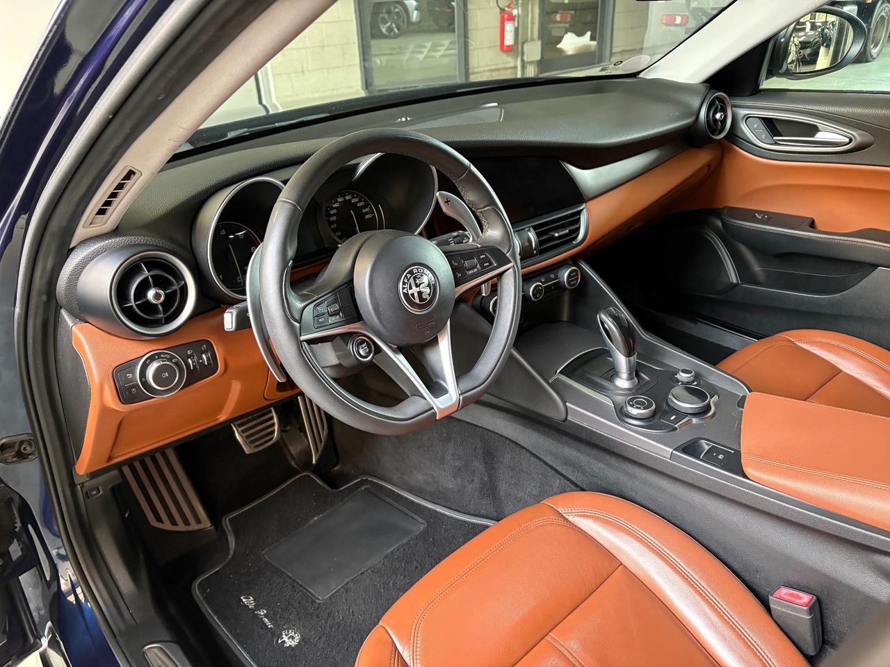 Alfa Romeo Giulia 2.2 Q2 Turbodiesel 180 CV AT8 Business Sport Launch Ed.