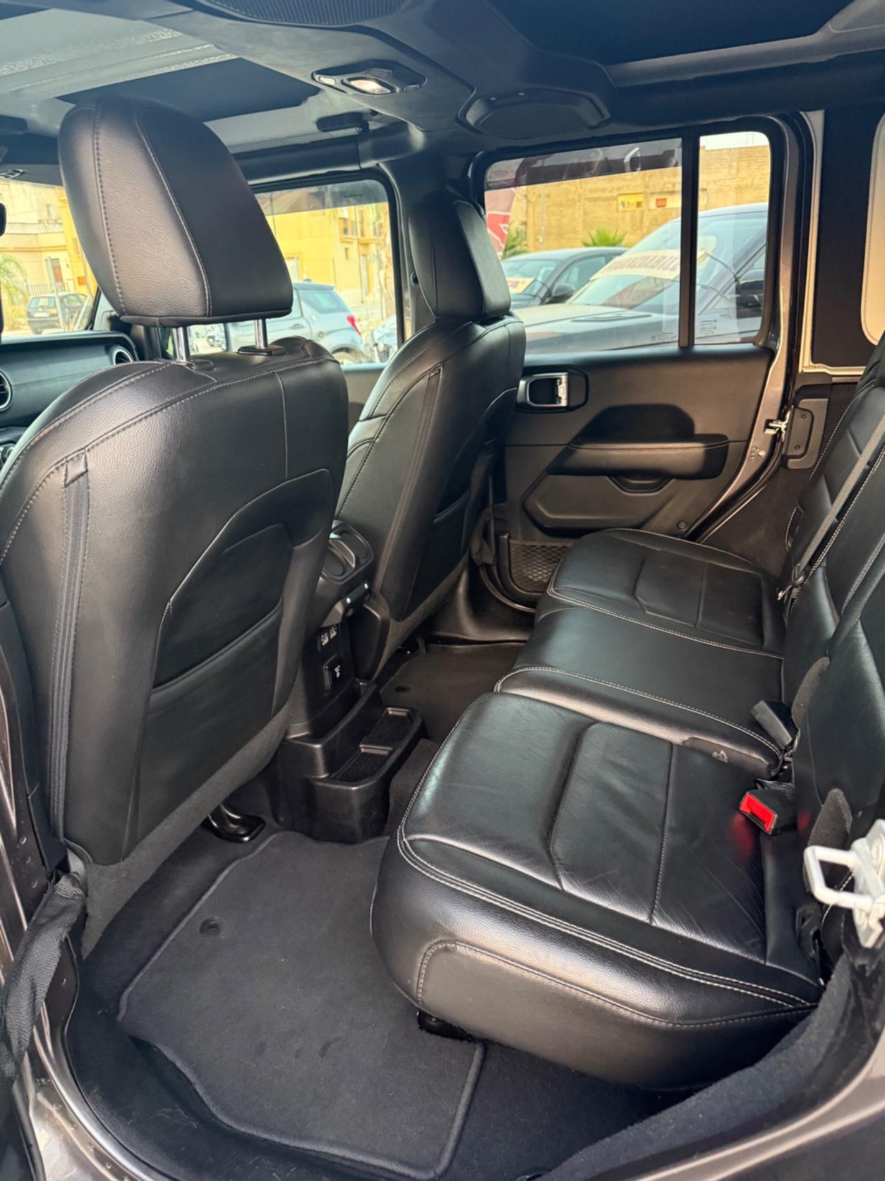 Jeep Wrangler Unlimited 2.2 Mjt II Sahara
