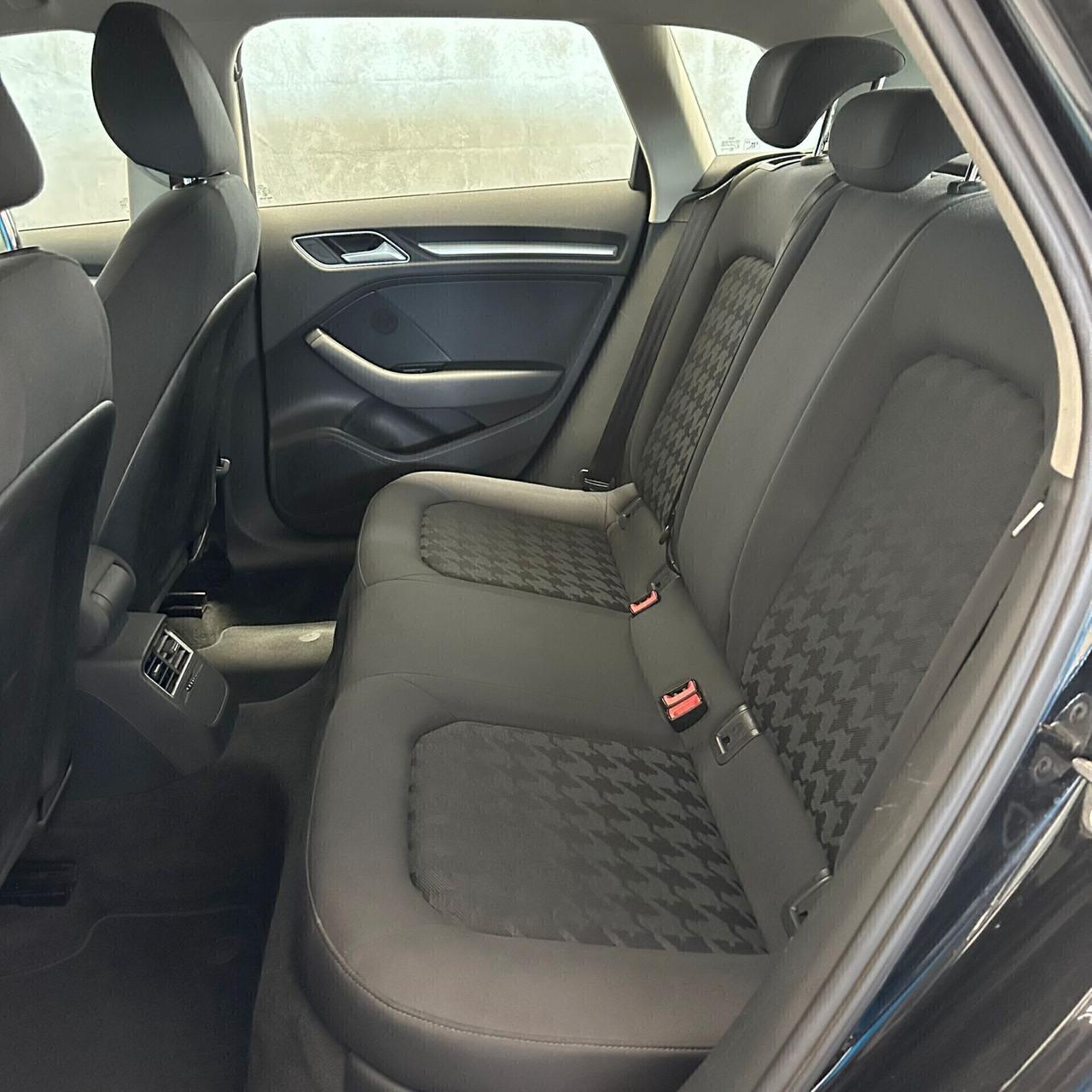 Audi A3 1.6 TDI clean diesel Ambiente S-LINE