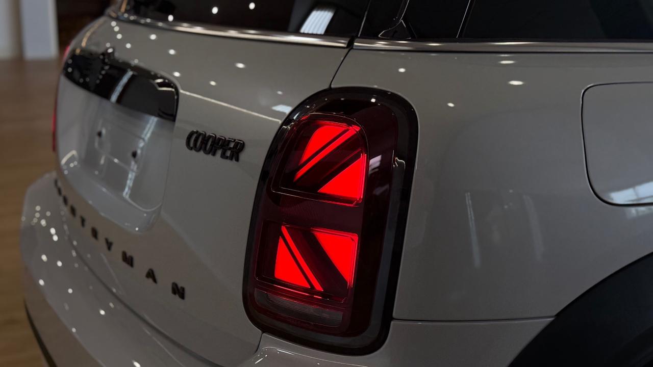 Mini Cooper Countryman 1.5 led Black pack- pelle